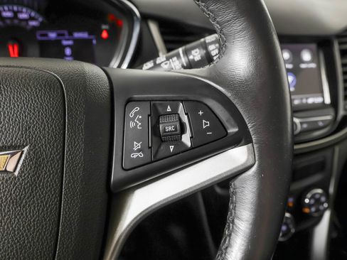 Used 2019 Chevrolet Trax LT w/ LT Convenience Package FWD image 28
