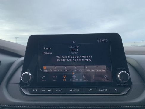 Used 2023 Nissan Rogue SV image 12