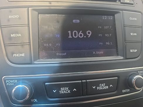 Used 2017 Hyundai Santa Fe Sport FWD image 18