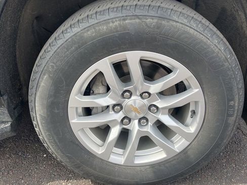 Used 2024 Chevrolet Suburban LT image 8