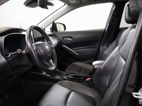 Used 2024 Toyota Corolla Cross XLE w/ Convenience Package AWD/4WD image 11