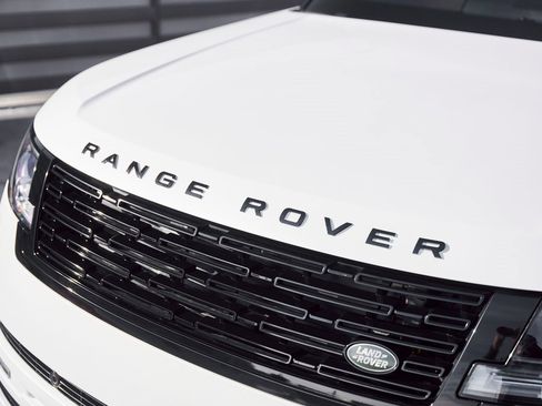 Used 2025 Land Rover Range Rover SE image 7