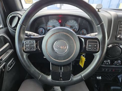 Used 2017 Jeep Wrangler Unlimited Sahara AWD/4WD image 17