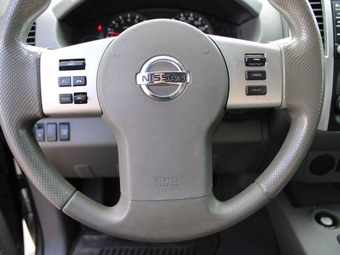 Used 2020 Nissan Frontier SV w/ Midnight Edition Floor Mats image 10