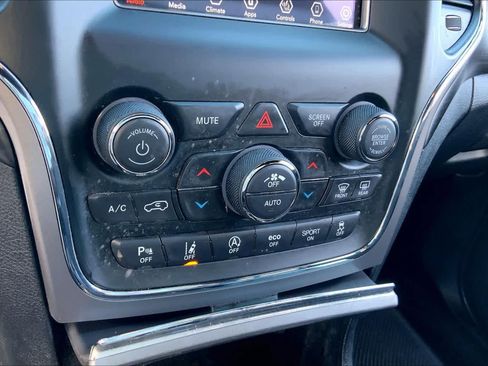 Used 2021 Jeep Grand Cherokee Freedom Edition RWD image 32