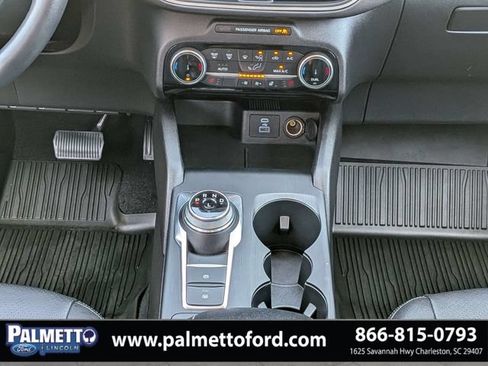 Used 2022 Ford Escape SE w/ SE Sport Appearance Package FWD image 19