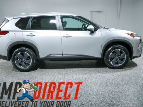 Used 2024 Nissan Rogue SV FWD image 6