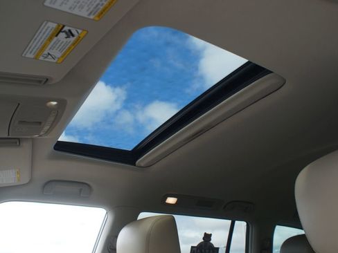 Used 2022 Nissan Armada Platinum w/ Captain's Chairs Package RWD image 6