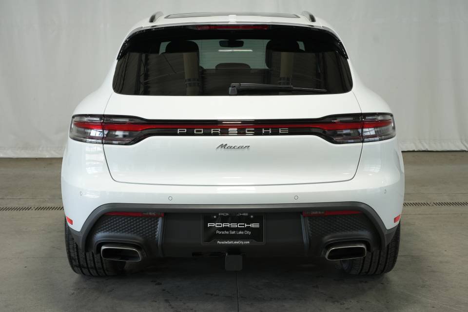 Certified 2025 Porsche Macan AWD/4WD image 6