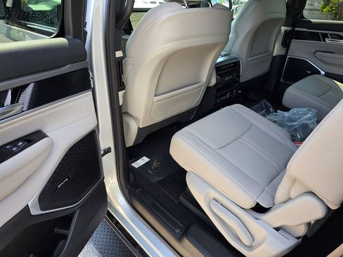 New 2026 Jeep Grand Wagoneer 4WD image 31