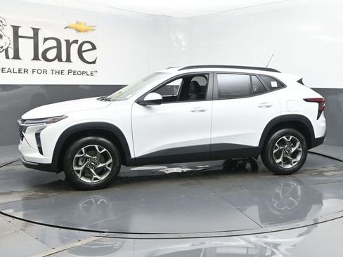 Used 2025 Chevrolet Trax LT w/ LT Convenience Package image 10