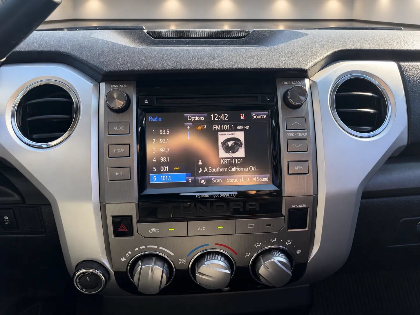 Used 2015 Toyota Tundra SR5 AWD/4WD image 17