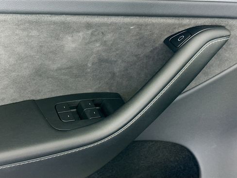 Used 2023 Tesla Model Y Long Range image 15