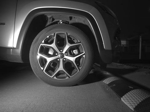 Used 2025 Jeep Compass Limited image 12