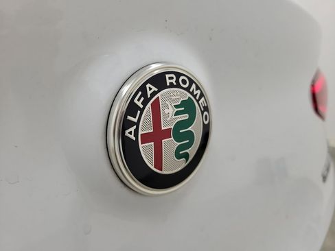 Used 2023 Alfa Romeo Stelvio Sprint image 9