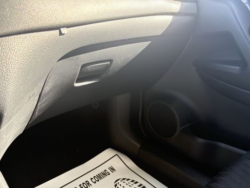 Used 2020 Nissan Rogue SV FWD image 23