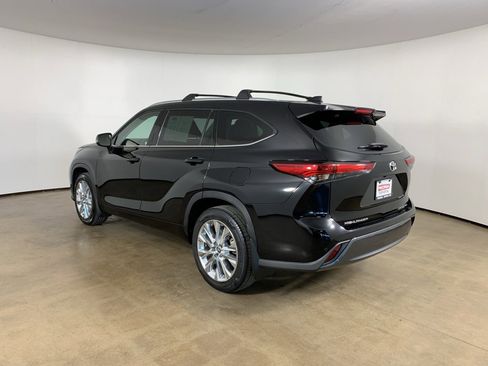 Used 2023 Toyota Highlander Limited image 15