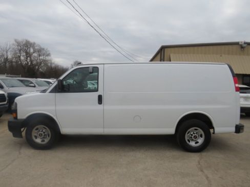 Used 2018 GMC Savana 2500 w/ Driver Convenience Package image 8