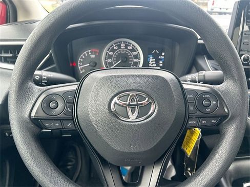 Used 2022 Toyota Corolla LE image 17