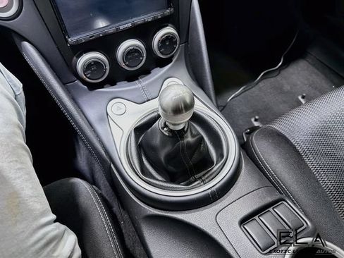 Used 2013 Nissan 370Z Coupe RWD image 18