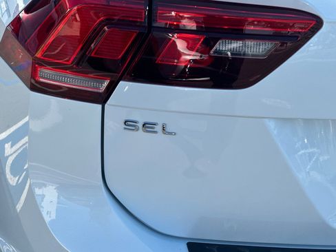Certified 2024 Volkswagen Tiguan SEL R-Line image 27