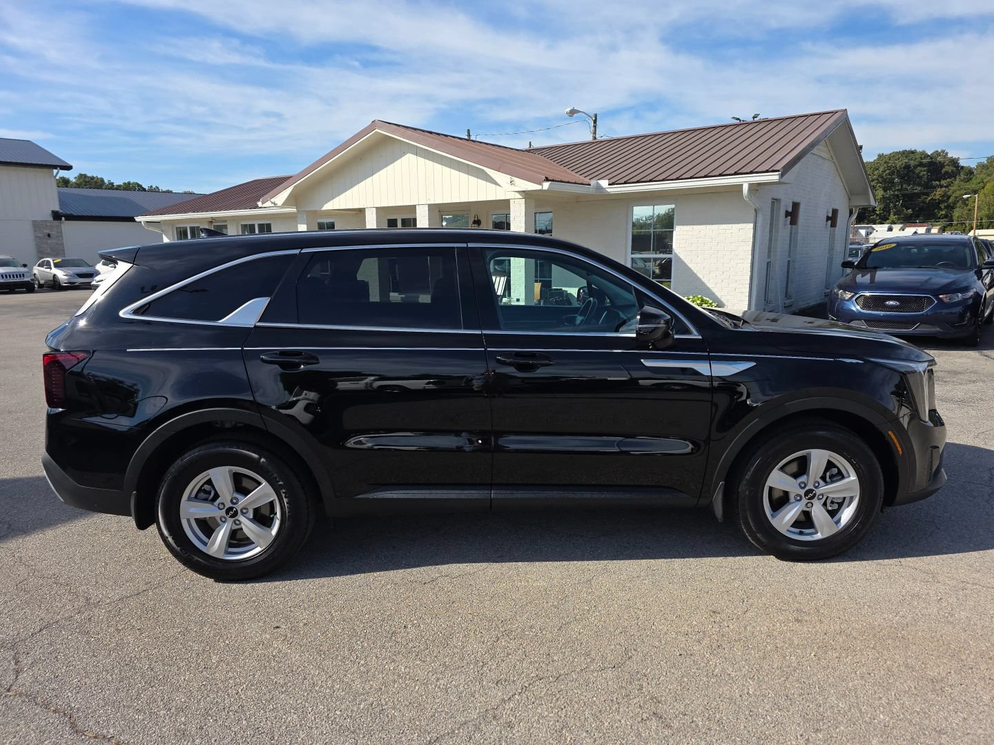 Used 2026 Kia Sorento LX FWD image 6
