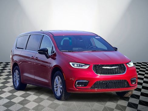 New 2026 Chrysler Pacifica Select AWD/4WD image 4