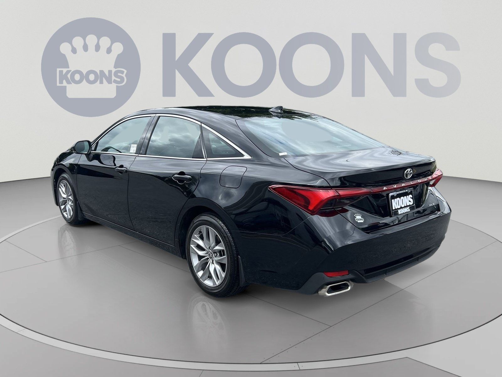 Used 2021 Toyota Avalon XLE w/ Moonroof Package FWD image 4
