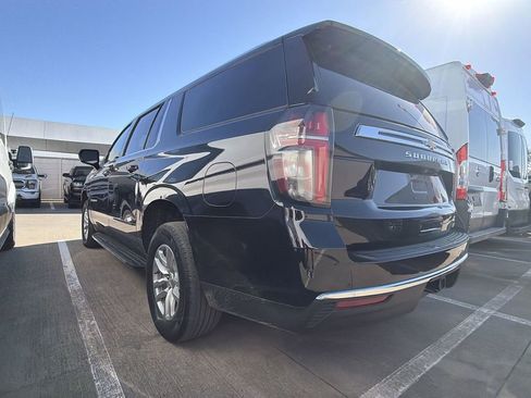 Used 2024 Chevrolet Suburban LT image 5