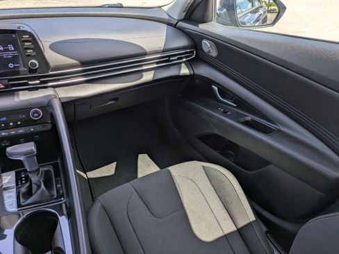 Used 2021 Hyundai Elantra SEL w/ Convenience Package FWD image 16