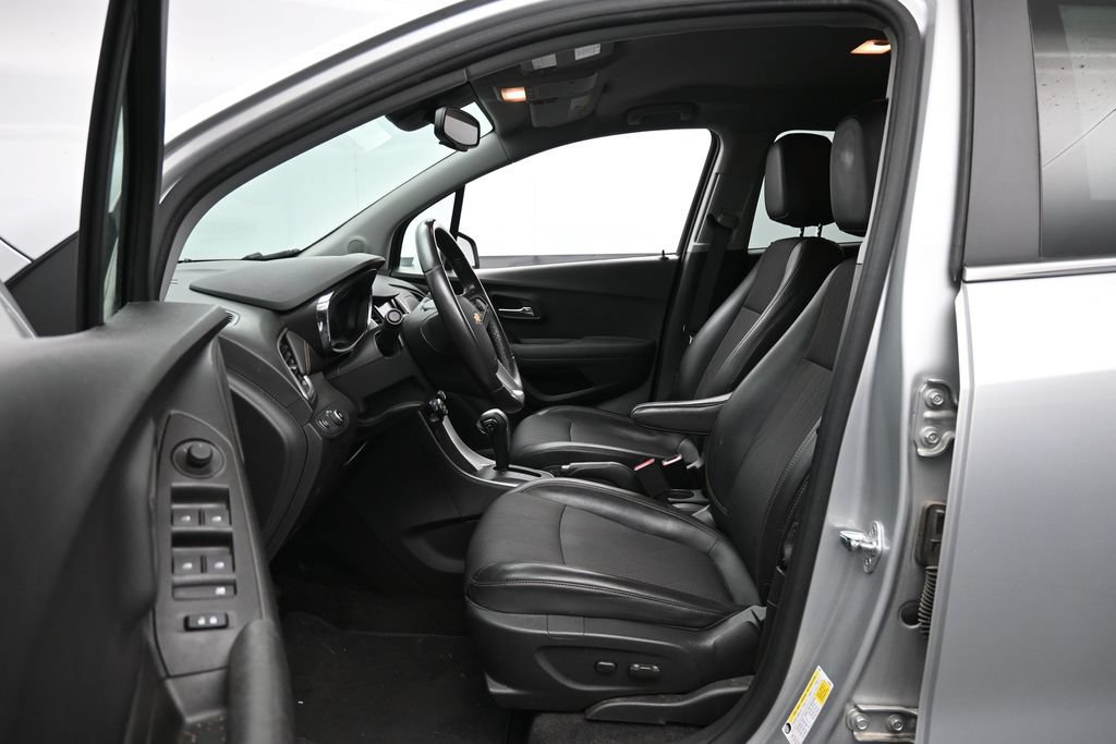 Used 2020 Chevrolet Trax LT w/ LT Convenience Package FWD image 21