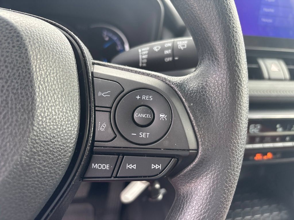 Used 2024 Toyota RAV4 LE AWD/4WD image 19