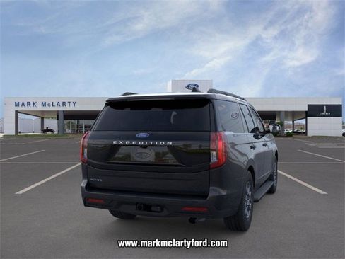 New 2026 Ford Expedition Active image 8