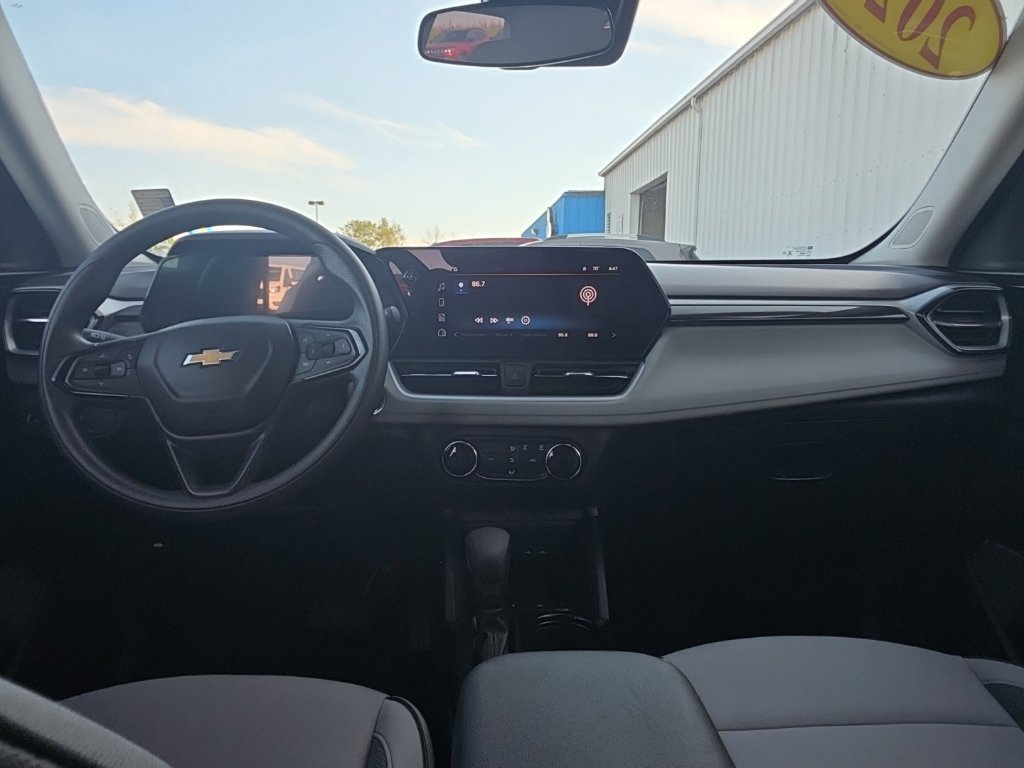 Used 2024 Chevrolet TrailBlazer LS FWD image 26