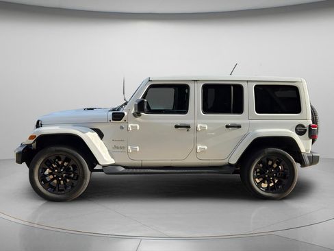 Used 2023 Jeep Wrangler Unlimited Sahara w/ Safety Group AWD/4WD image 3