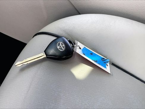 Used 2011 Toyota Venza w/ Leather Pkg FWD image 14