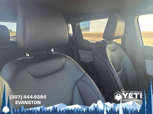 Used 2025 Jeep Compass Limited AWD/4WD image 10