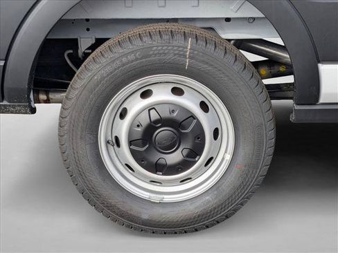 New 2026 Ford Transit 250 148 Medium Roof w/ Load Area Protection Package RWD image 10