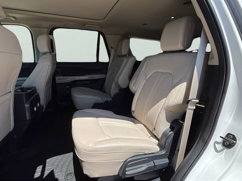 Used 2024 Ford Expedition Platinum AWD/4WD image 16