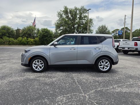Used 2024 Kia Soul LX w/ Option Group 015 FWD image 9