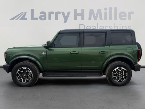 Used 2025 Ford Bronco Outer Banks image 2