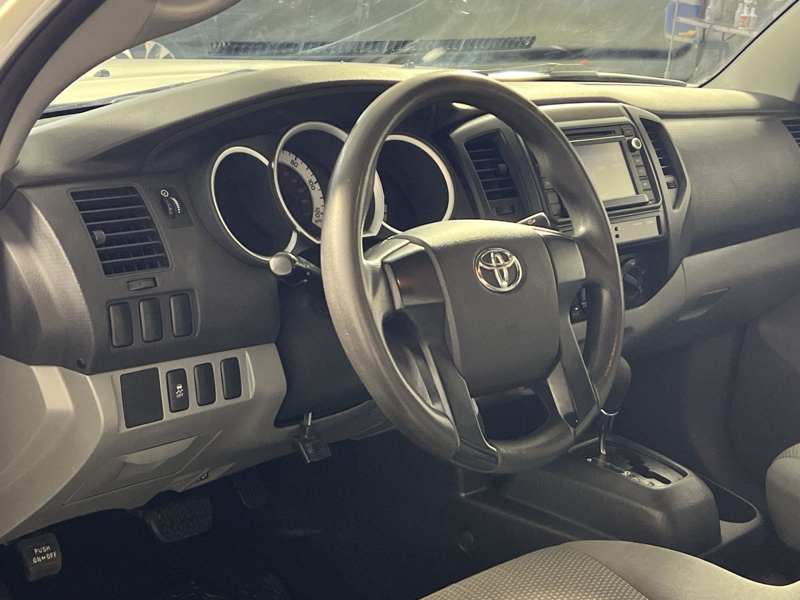 Used 2014 Toyota Tacoma 2WD Regular Cab image 16