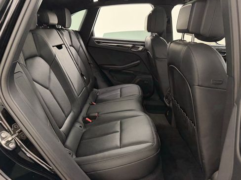 Certified 2025 Porsche Macan AWD/4WD image 30