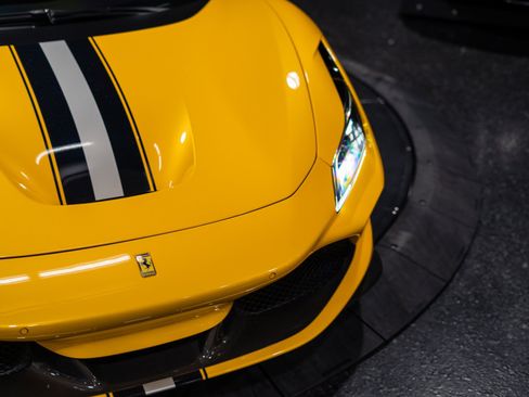 Used 2021 Ferrari F8 Tributo RWD image 33