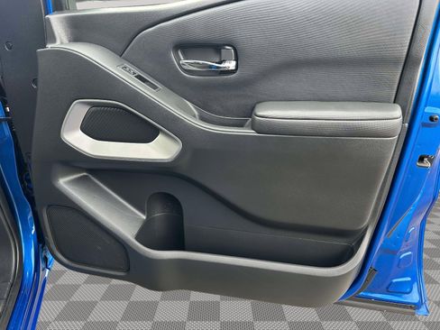 Used 2024 Nissan Frontier SV image 24