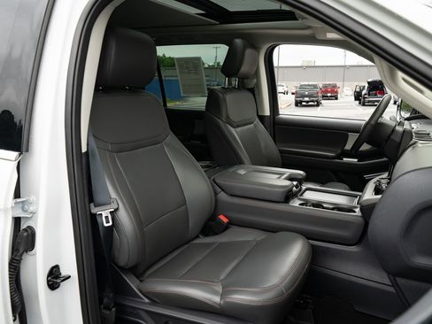 Used 2025 Ford Expedition Active AWD/4WD image 24