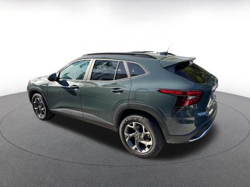 Used 2025 Chevrolet Trax LT FWD image 6