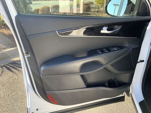 Used 2020 Kia Sorento LX image 17