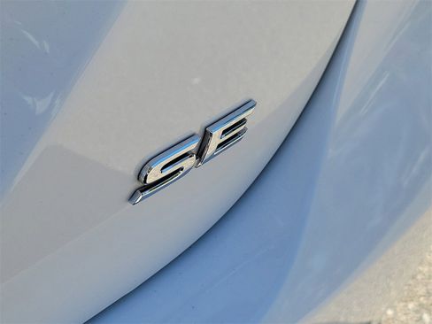 Used 2023 Toyota Camry SE image 7