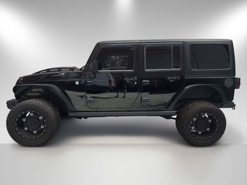 Used 2015 Jeep Wrangler Unlimited Rubicon w/ Max Tow Package AWD/4WD image 4